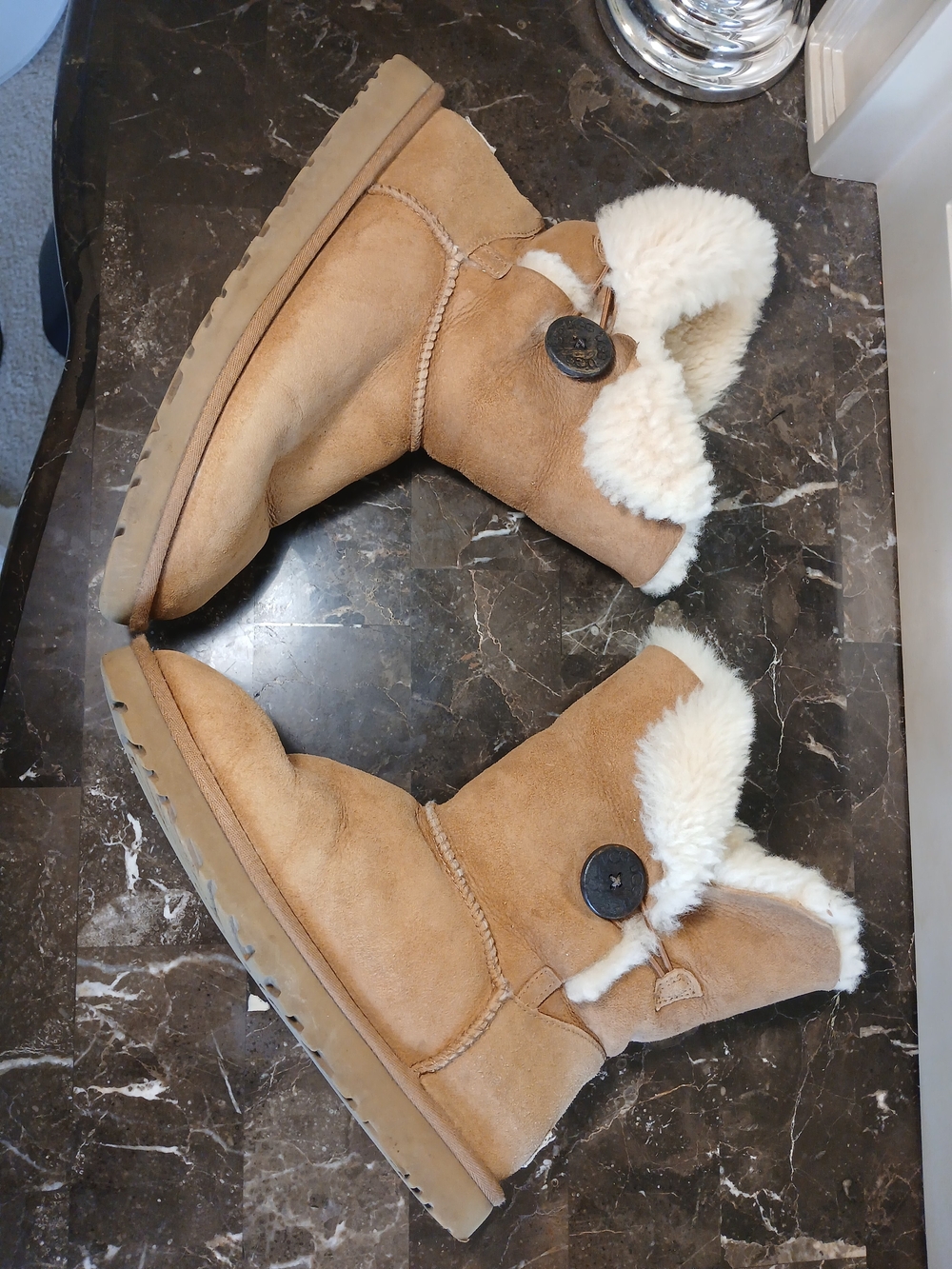 UGG Australia Women's Boots Bailey Button Chestnut Size 8